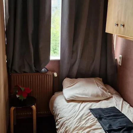 Knusse Om Te Kunnen Overnachten منزل للإقامة *